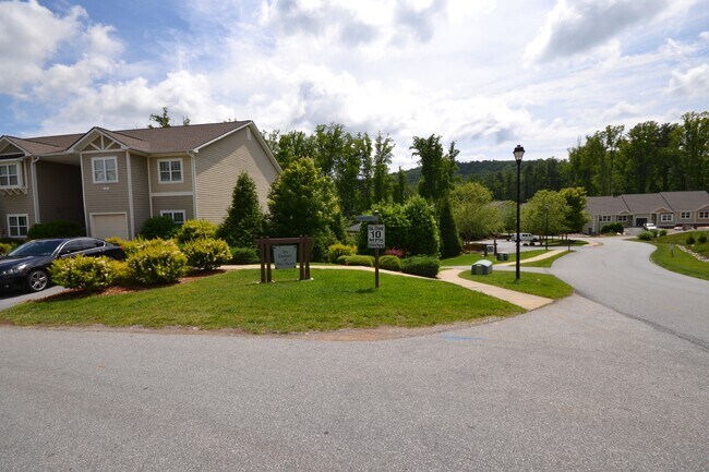 43 Foxden Drive-Minutes to Fletcher, Arden... photo'