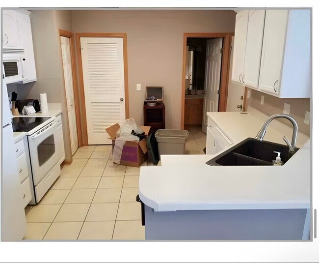 Foto del edificio - 1019 NE Greenview Dr