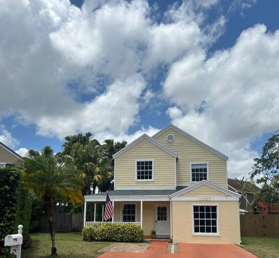 Primary Photo - 11737 SW 116th Ter