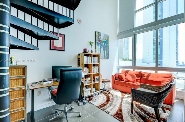 Foto del edificio - 300 S Biscayne Blvd