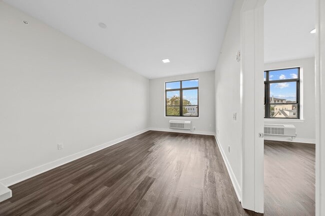 Building Photo - 121 34th St
