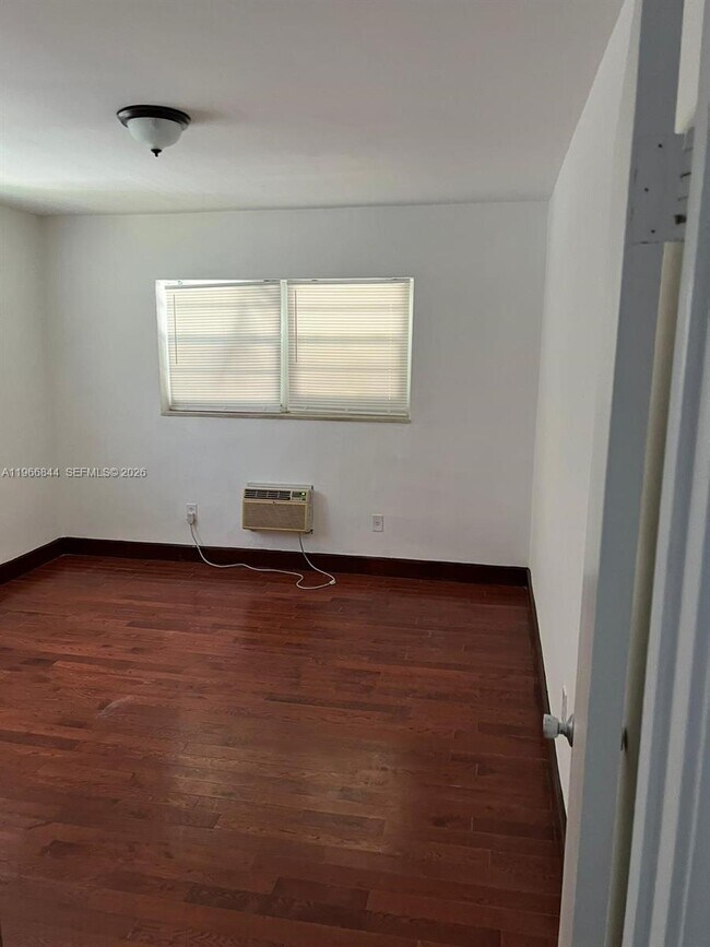 Foto del edificio - 1604 Bay Rd