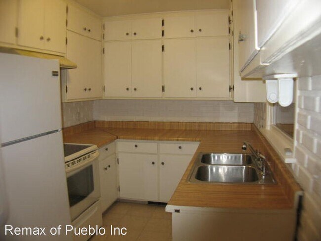 Building Photo - 3 br, 1.5 bath House - 2039 RIDGEWOOD LANE