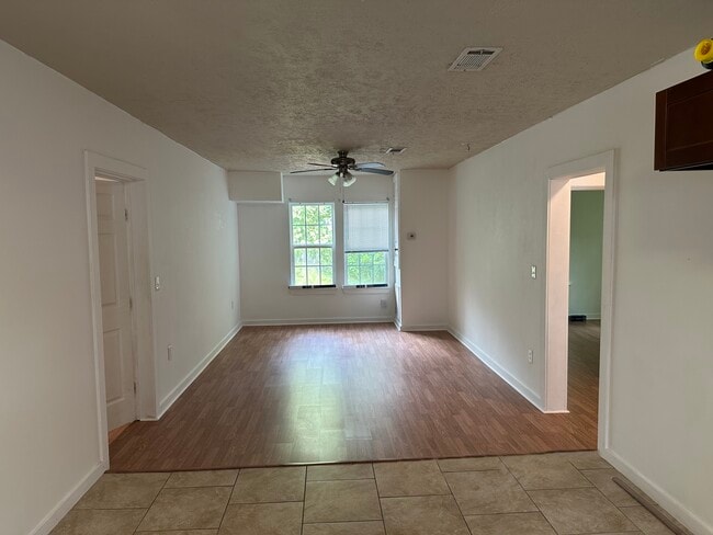 Sala de estar - 305 Albert St