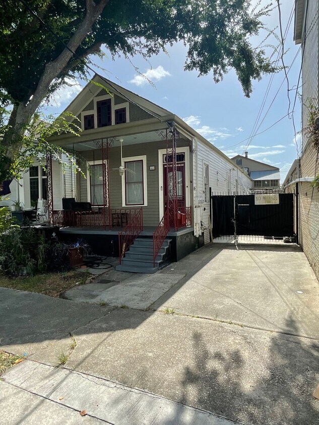 Primary Photo - 1/2 Block off Magazine on Jena St 3BD/2BA