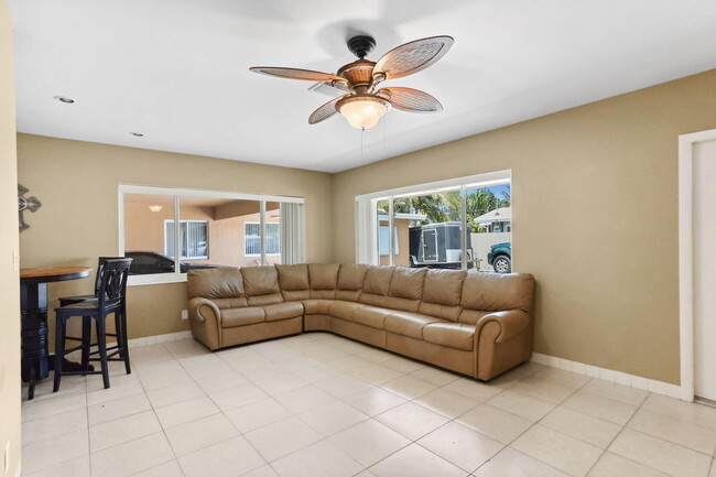 Foto del edificio - 2541 NE 10th Ct