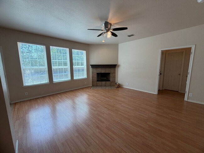 Foto del edificio - 221 Turnberry Dr
