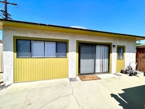 Building Photo - 534 W Baughman Ave