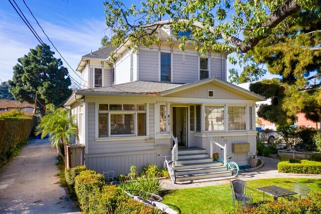 Building Photo - 817 De la Vina St