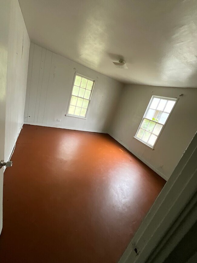 Building Photo - 1st Month FREE!