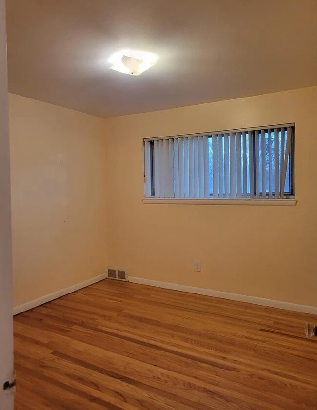 Building Photo - 24106-24276 Ann Arbor Trl