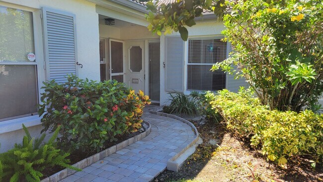 Foto del edificio - Annual unfurnished  renovated 2/2 villa in...