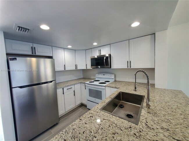 Building Photo - 5200 NW 31st Ave