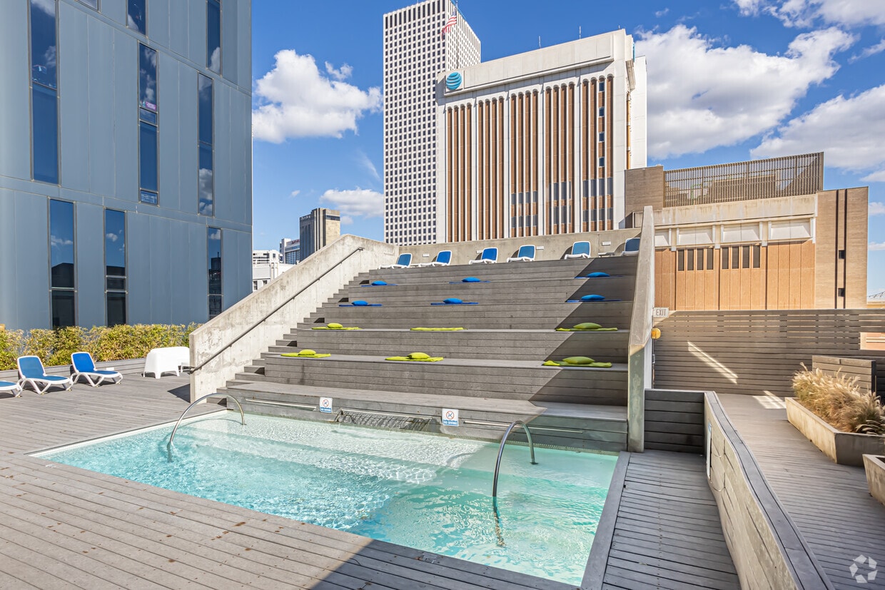 930 Poydras - 930 Poydras