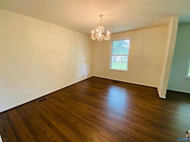 Building Photo - 107 Westbury Dr SW