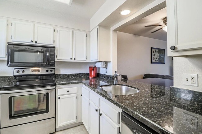 Building Photo - 7474 E Earll Dr
