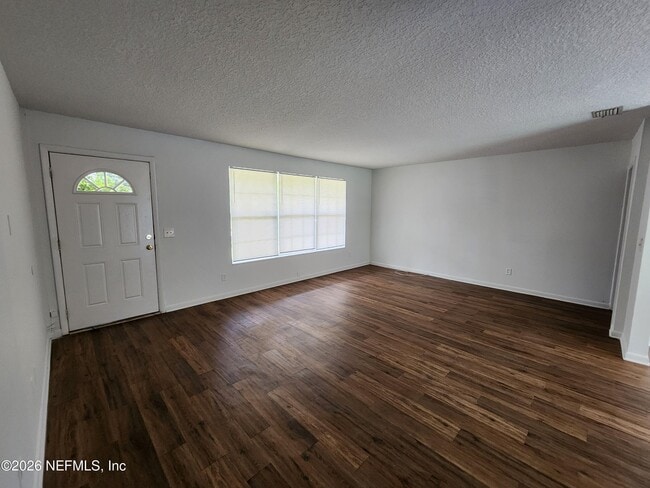 Building Photo - 1721 Hawaii Dr E