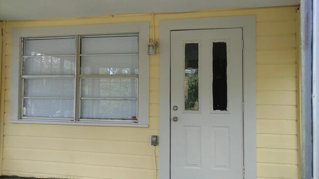 Building Photo - 139 S Pine Hills Rd