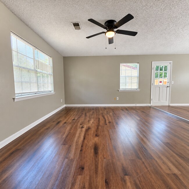 Foto del edificio - 3721 Valleydale Rd NW