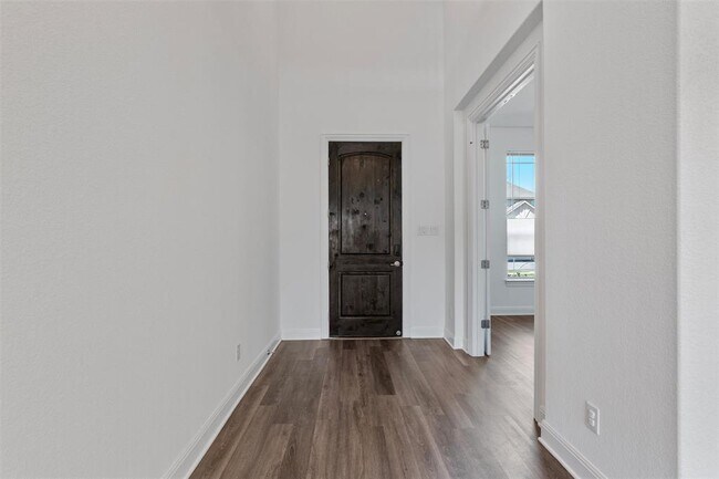 Foto del edificio - 724 Landing Ln
