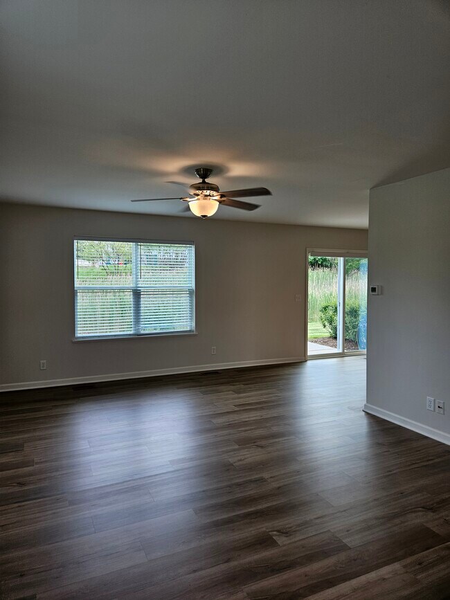 Sala de estar - 1267 Da Vinci Dr