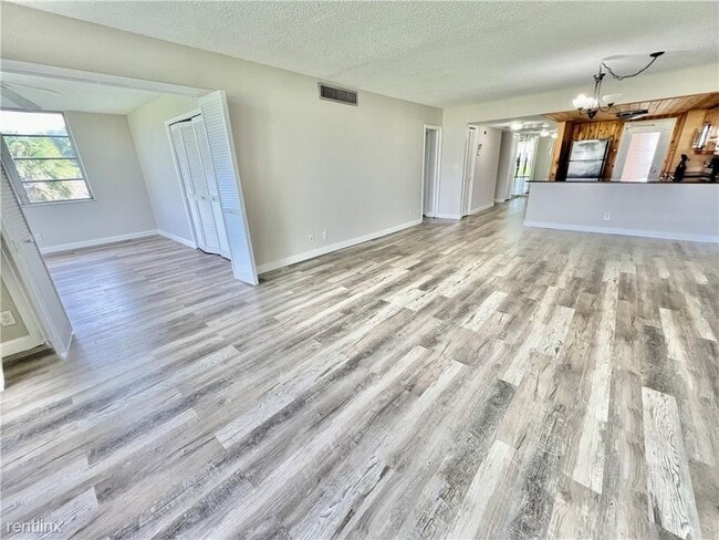 Building Photo - 3 br, 2 bath House - 2651 S Palm Aire Dr A...