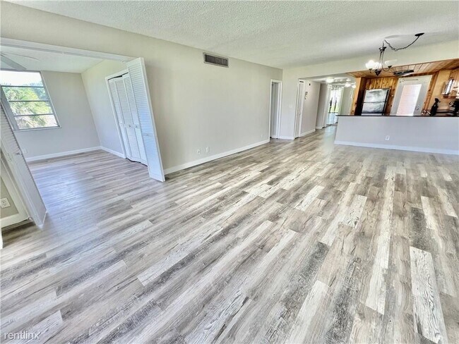 Foto del edificio - 3 br, 2 bath House - 2651 S Palm Aire Dr A...