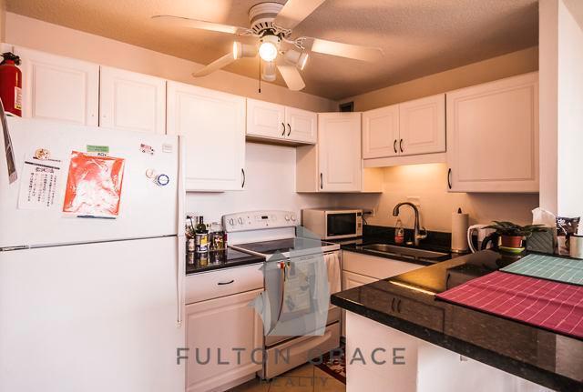 Primary Photo - 2750 N Pine Grove Ave