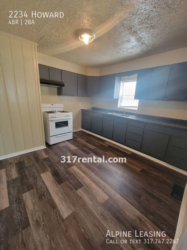 Building Photo - 4/2 with garage/workshop combo (has workin...