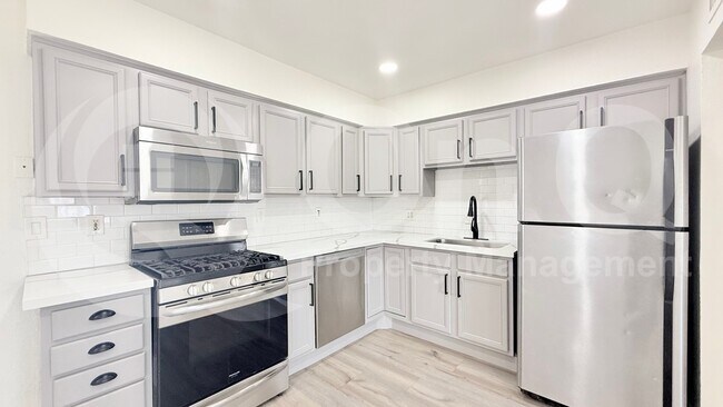 Foto del edificio - 726 E Vista Del Cerro Dr