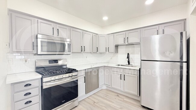 Photo - 726 E Vista Del Cerro Dr House