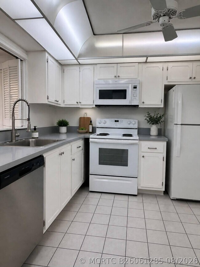 Foto del edificio - 3849 NE 169th St