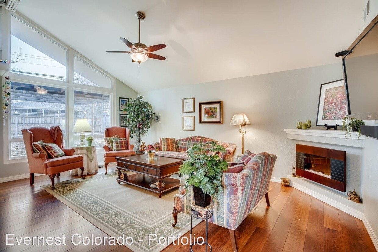 Primary Photo - 4 br, 2 bath House - 4668 E Yale Ave
