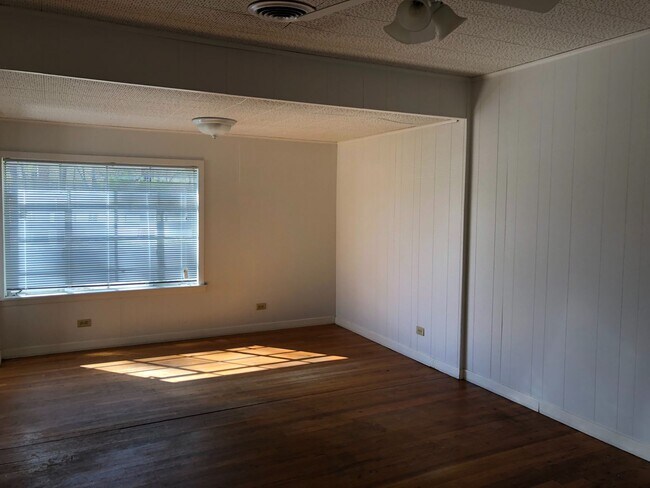 Foto del edificio - Spacious 3/2 house on 75N