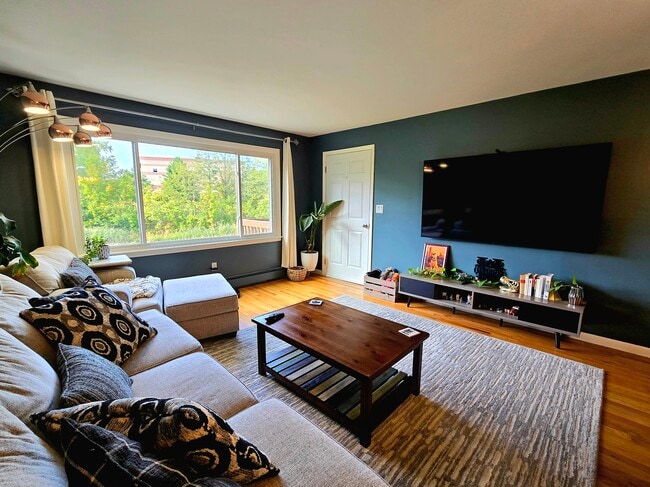 Living room - 90 Hackett Blvd