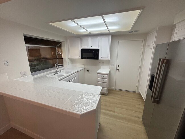 Foto del edificio - 2-Bedroom Townhouse with Community Pool & ...