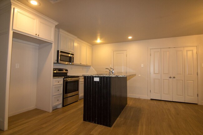 Foto del edificio - 3 bed 2 bath Duplex - Lubbock Cooper ISD