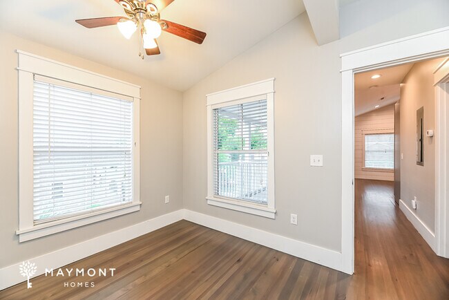 Building Photo - Gorgeous Downtown Charleston Property!