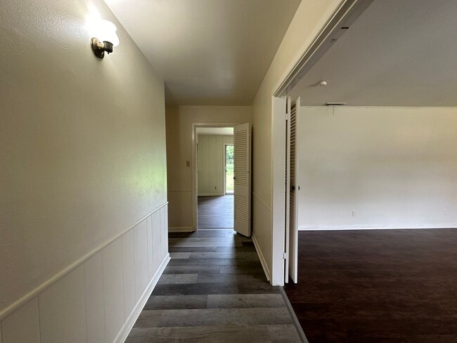 Building Photo - 2725 Tanglewood Dr