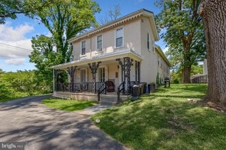 Building Photo - 350 Green Ln