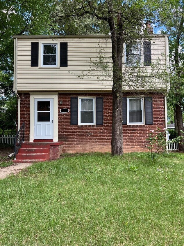 Foto principal - Charming 4BR/2BA College Park Home with Ba...