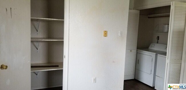 Building Photo - 308 Horseshoe Dr