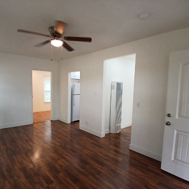 Building Photo - Detached home with large yard