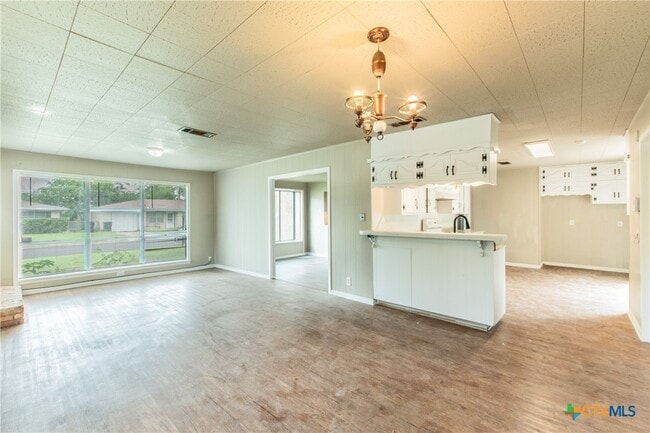 Building Photo - 3209 Shady Hill Dr