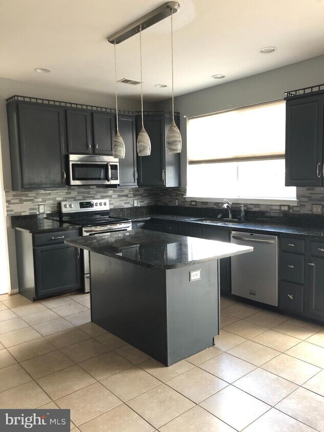 1150 Happy Ridge Dr, Front Royal, VA 22630 House for Rent in Front