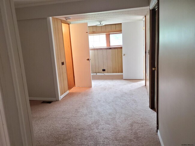 Building Photo - 5 Taylors Ln