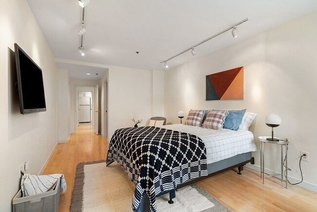 Building Photo - "Spacious 2-Bed Retreat with Granite Touches & Pool Access in Cambridge's Heart!"