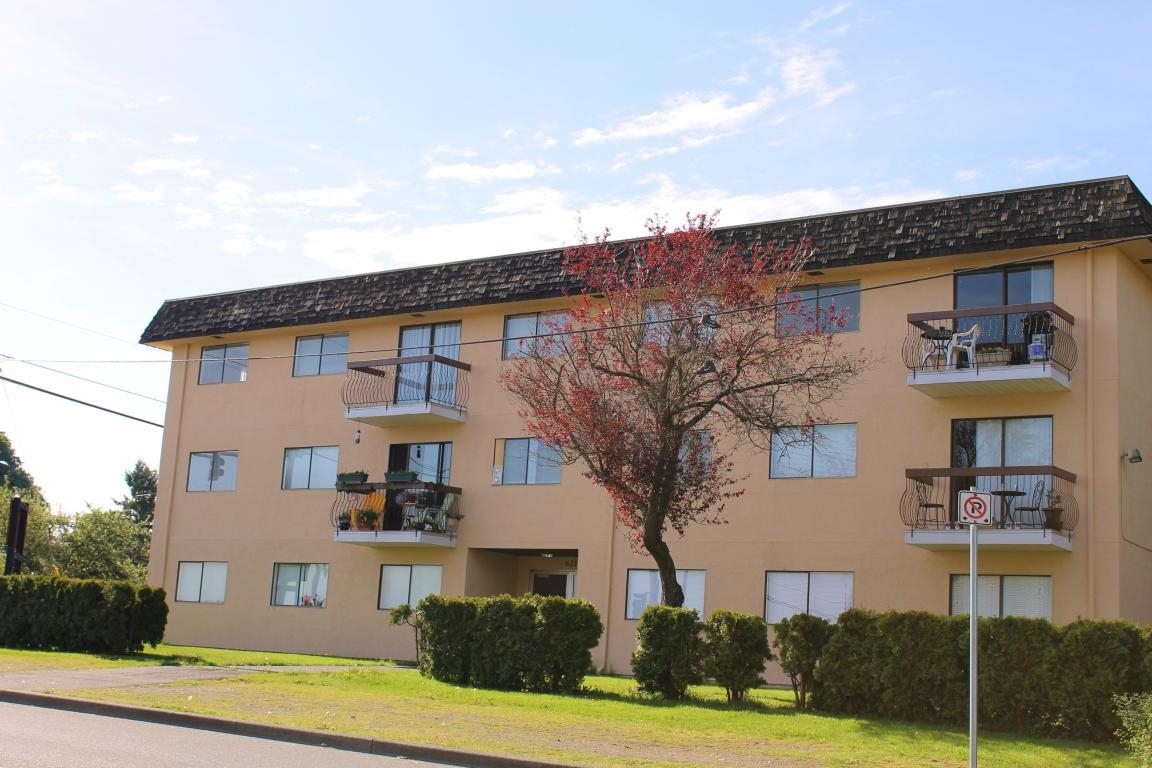 Primary Photo - Scenic View Apartments