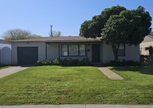 Building Photo - 2236 Carol St