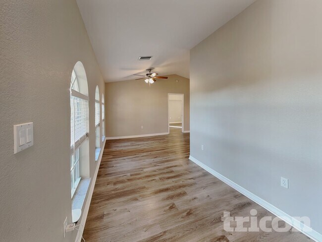 Foto del edificio - 26060 Concepcion Dr